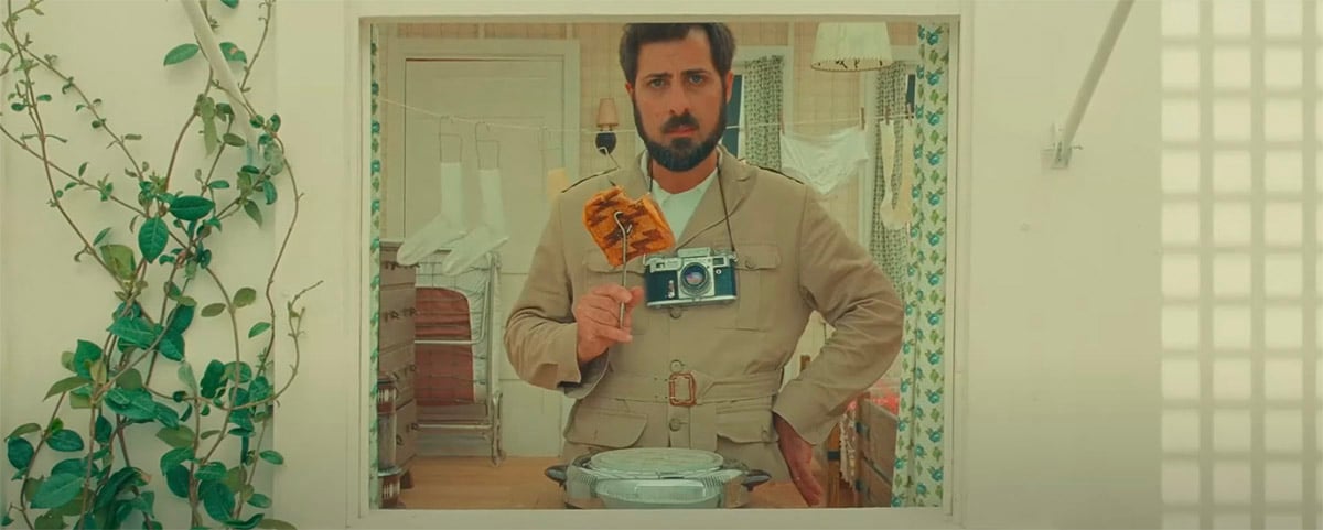 Augie Steenbeck (Jason Schwartzman) is Asteroid City
