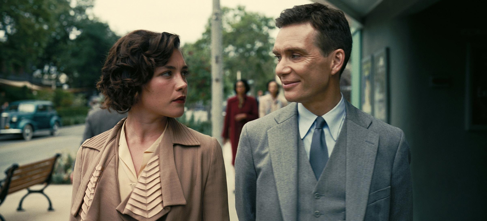 Jean Tatlock (Florence Pugh) and Robert Oppenheimer (Cillian Murphy)