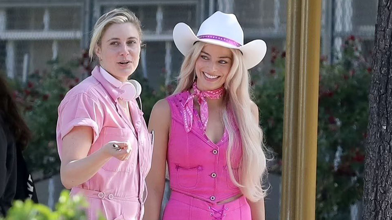 Greta Gerwig behind the scenes of Barbie movie with Margot Robbie