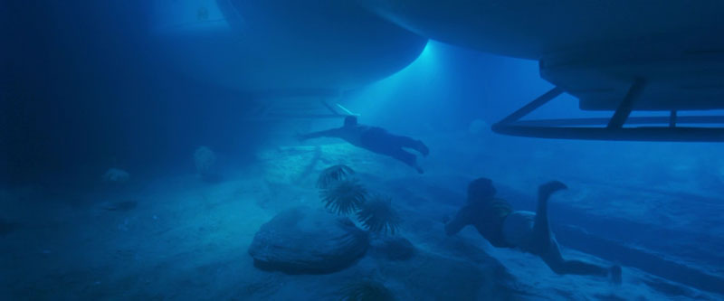 The use of the color blue in The Abyss (1989) | Twentieth Century Fox