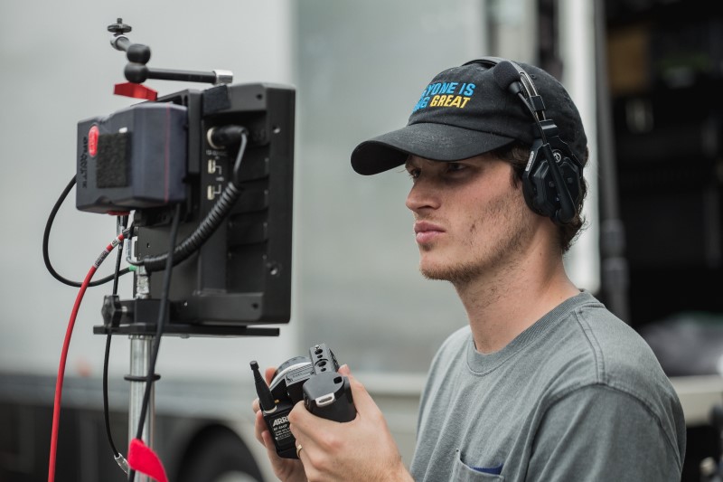 Assistant Camera focus pulling on wireless monitor