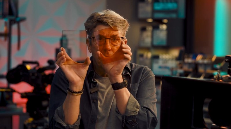 Shane Hurlbut holds filters for film camera