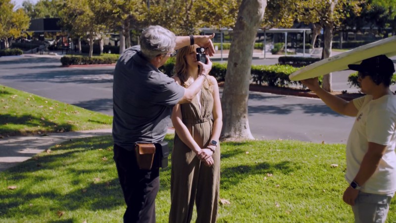 Shane Hurlbut uses light meter on film shoot - Exposing Motion Picture Film Masterclass