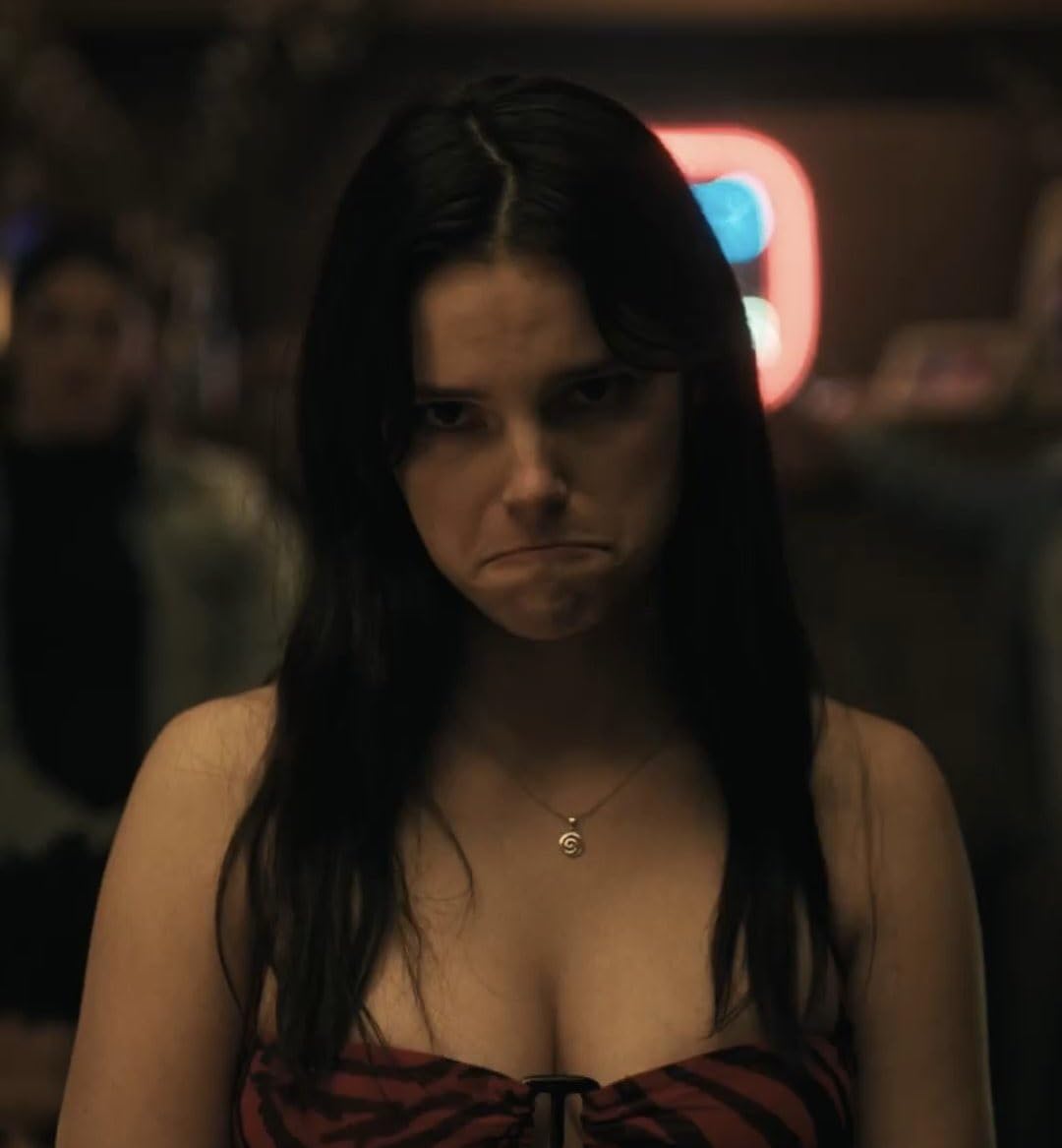 Nikki (Inde Navarrette) in Obsession